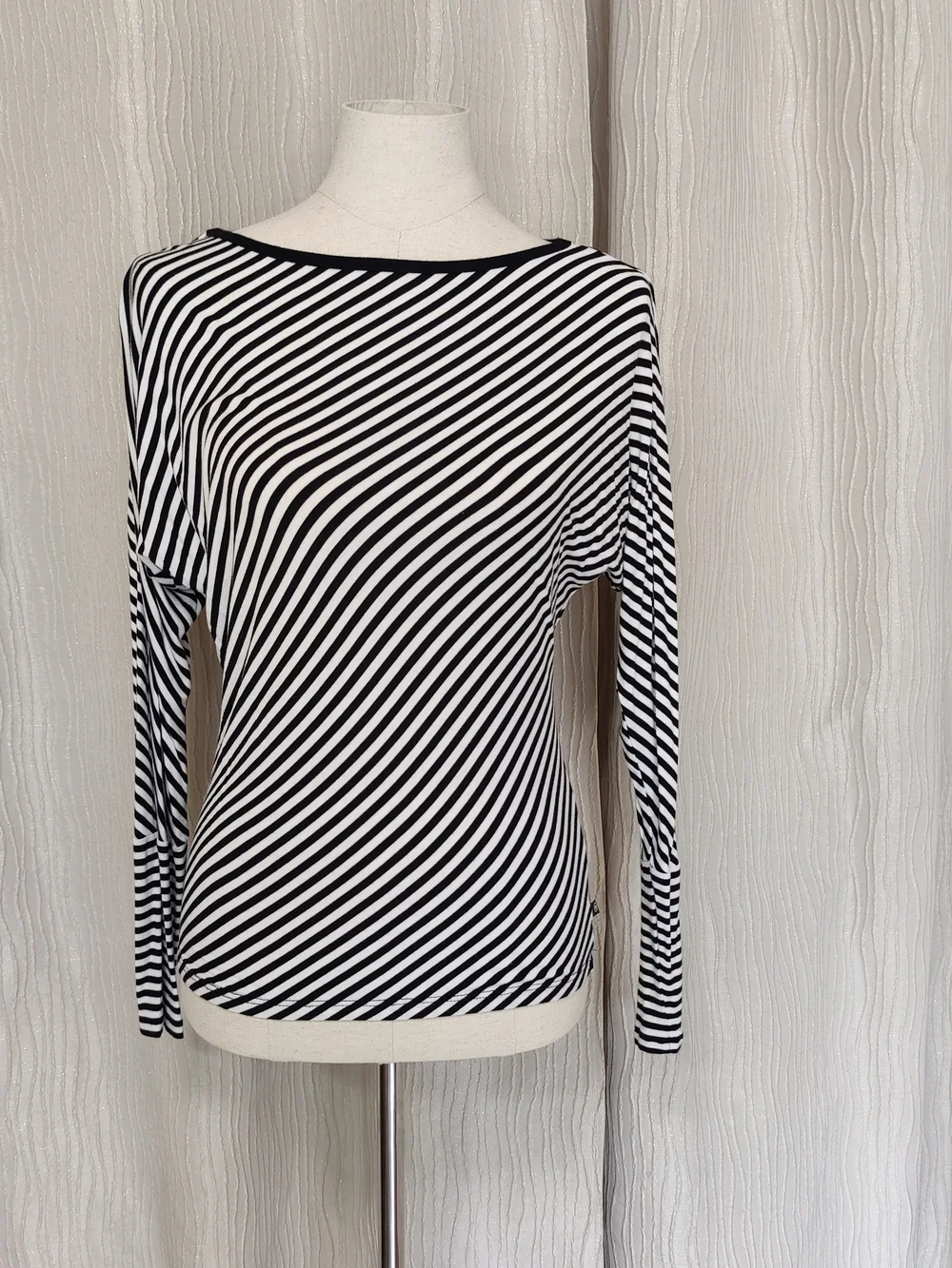 Michael Kors Black and White Diagonal Stripe Long-Sleeve Top Size P.